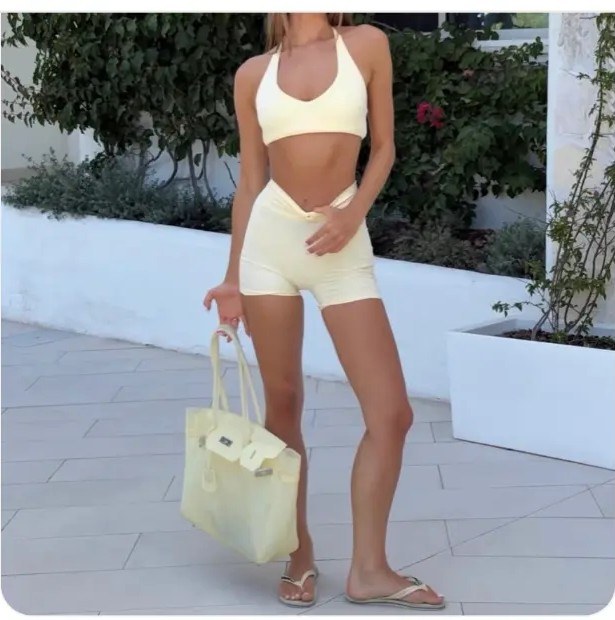 Sac Jelly Firkin jaune beurre porté en extérieur